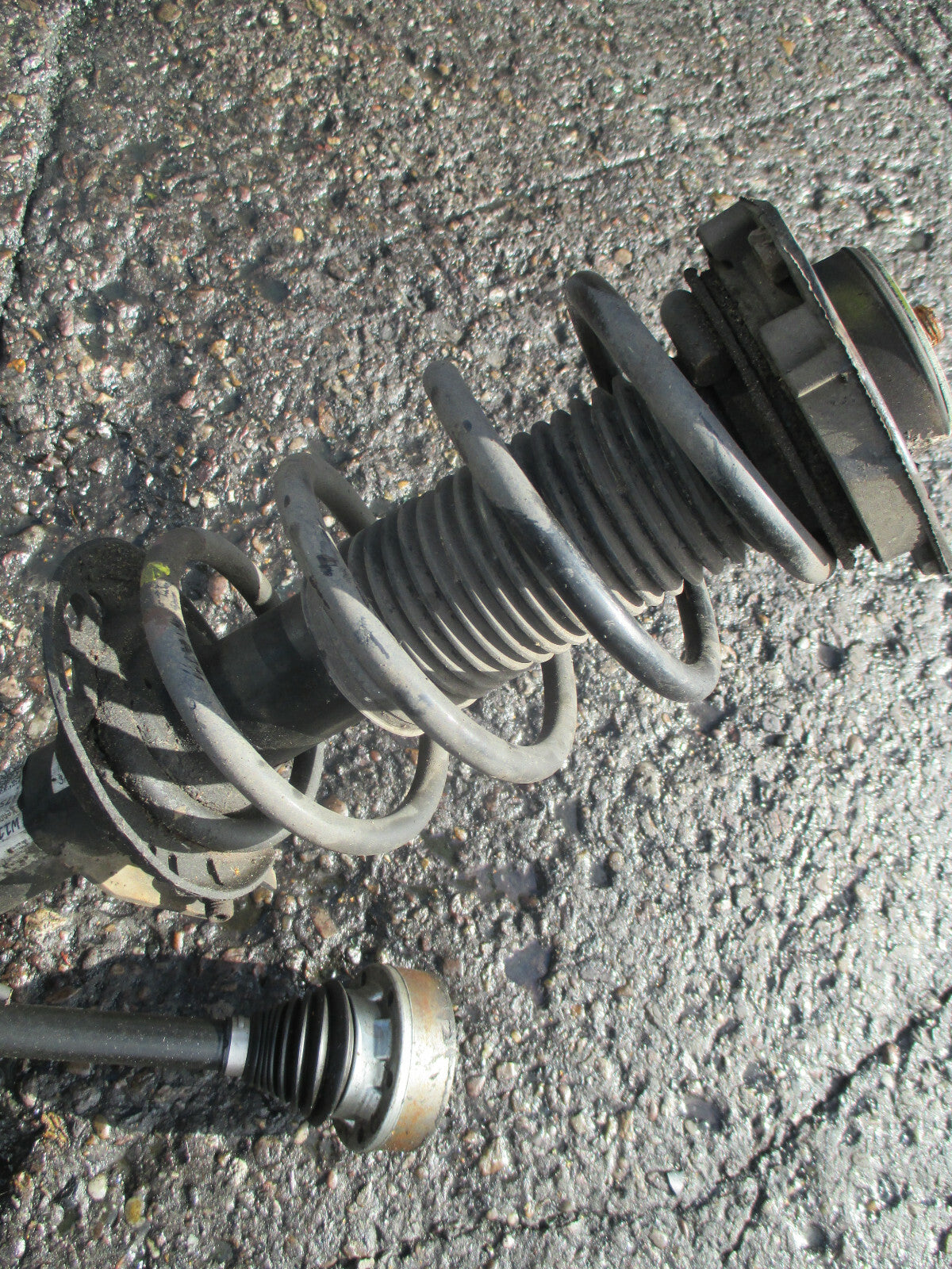 VW VOLKSWAGEN TOURAN 2012 1.6 DIESEL PASSENGER FRONT SHOCK SPRING HUB CALIPER