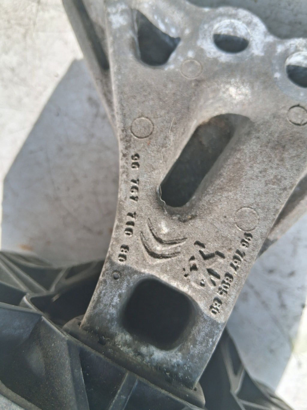 2020 VAUXHALL CROSSLAND 1.2 PETROL OS DRIVER SIDE FRONT ENGINE MOUNT 9676780580