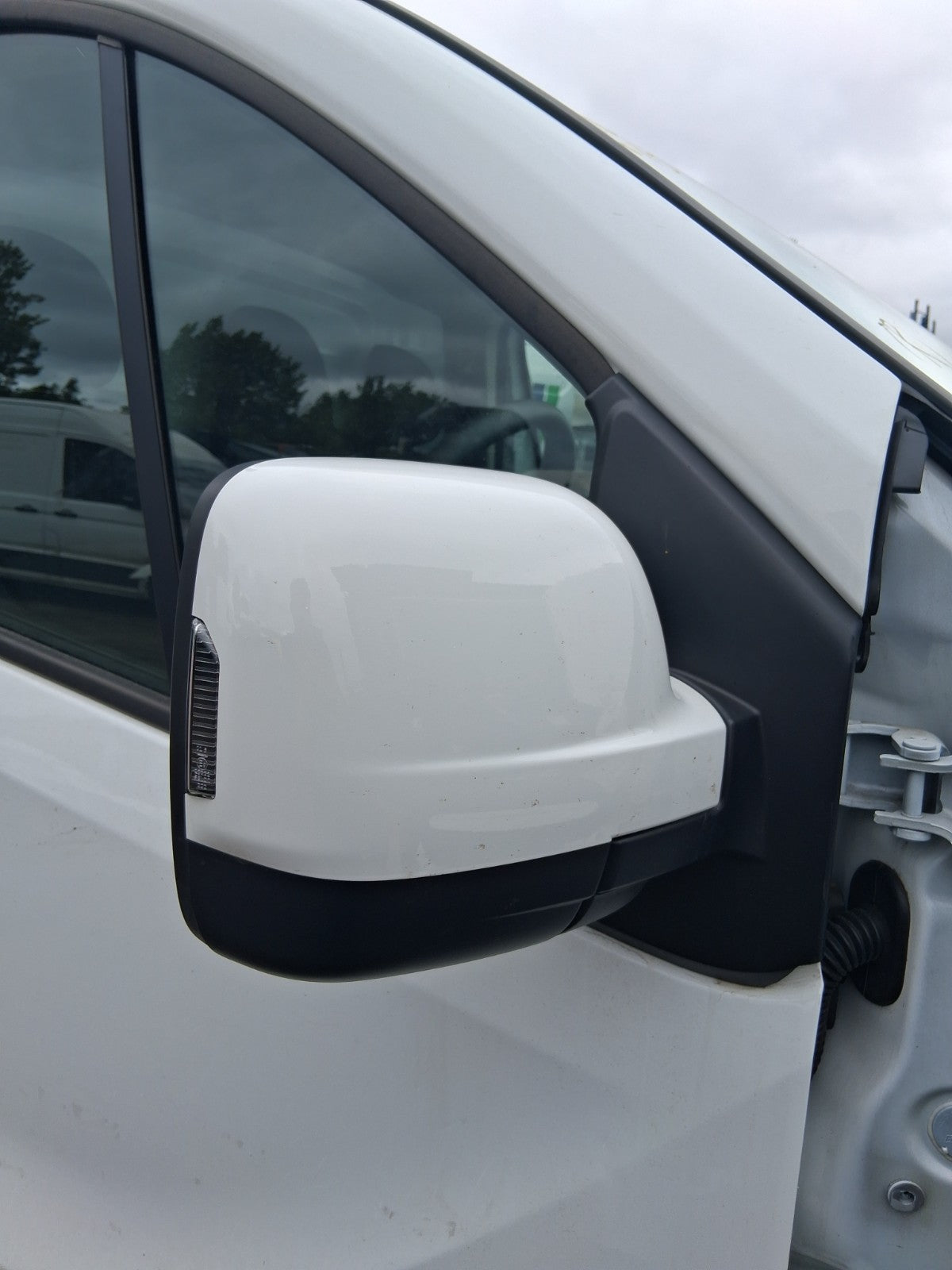 2024 RENAULT TRAFIC X82 FACELIFT OS DRIVER SIDE MANUALFOLD LED WING MIRROR WHITE