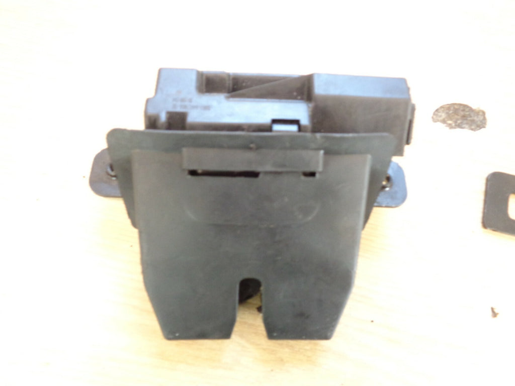 FORD FIESTA MK7 2015 BOOT TAILGATE LOCK MECH MECHANISM HOOK PLATE 8A61-A404B12-A