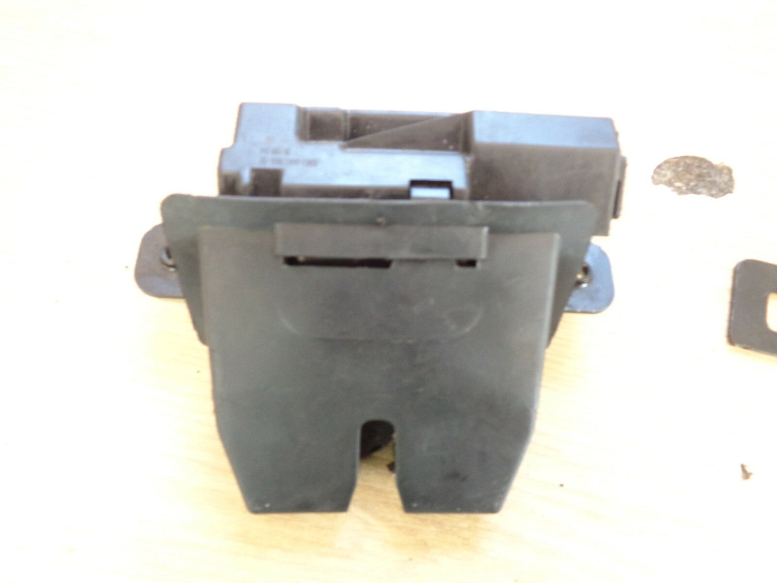 FORD FIESTA MK7 2015 BOOT TAILGATE LOCK MECH MECHANISM HOOK PLATE 8A61-A404B12-A