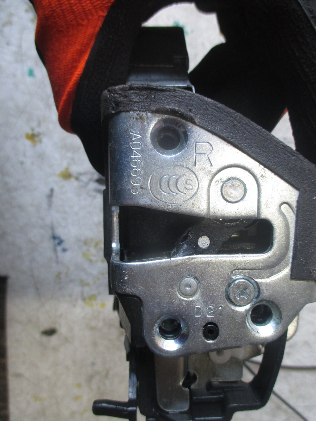 TOYOTA AVENSIS MK3 2010 T270 OSR DRIVER SIDE REAR DOOR LOCK A046693