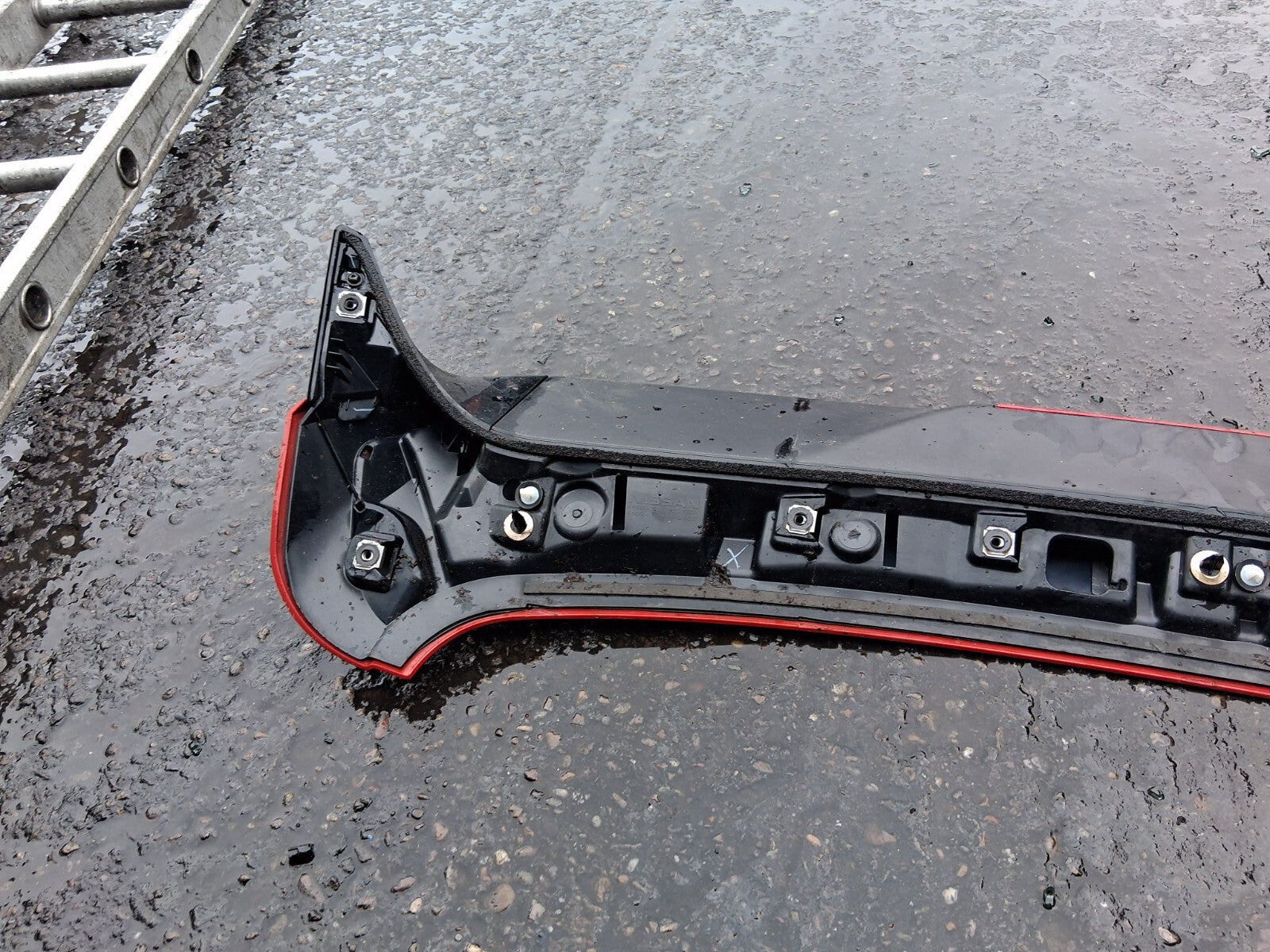 2018 NISSAN QASHQAI J11 TAILGATE BOOT LID REAR SPOILER 960304ES