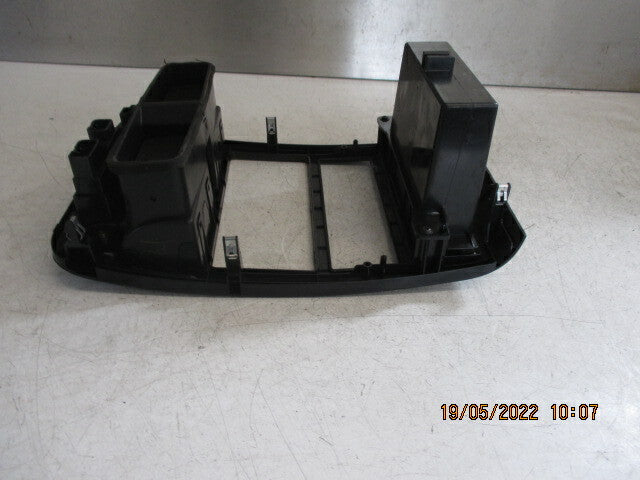 1997 TOYOTA AVENSIS DASHBOARD AIRVENT HAZARD TRIM 55521-05020