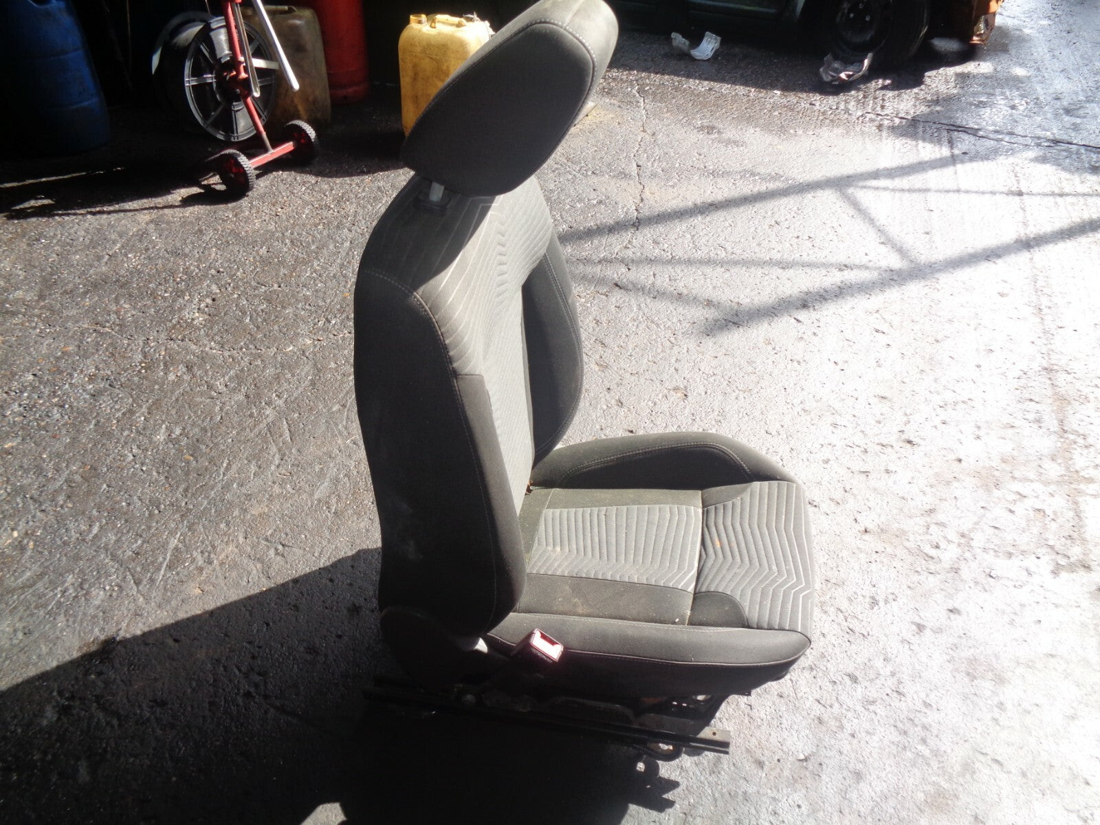 FORD FIESTA MK7 5 DOOR 2016 NS PASSENGER SIDE COMPLETE SEAT FABRIC