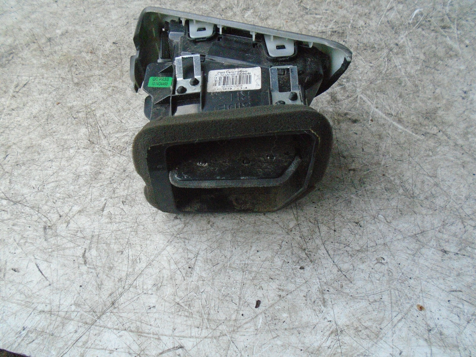 NISSAN QASHQAI J11 MK2 2019 OSF FRONT DRIVER SIDE DASHBOARD AIR VENT 687604EA0A