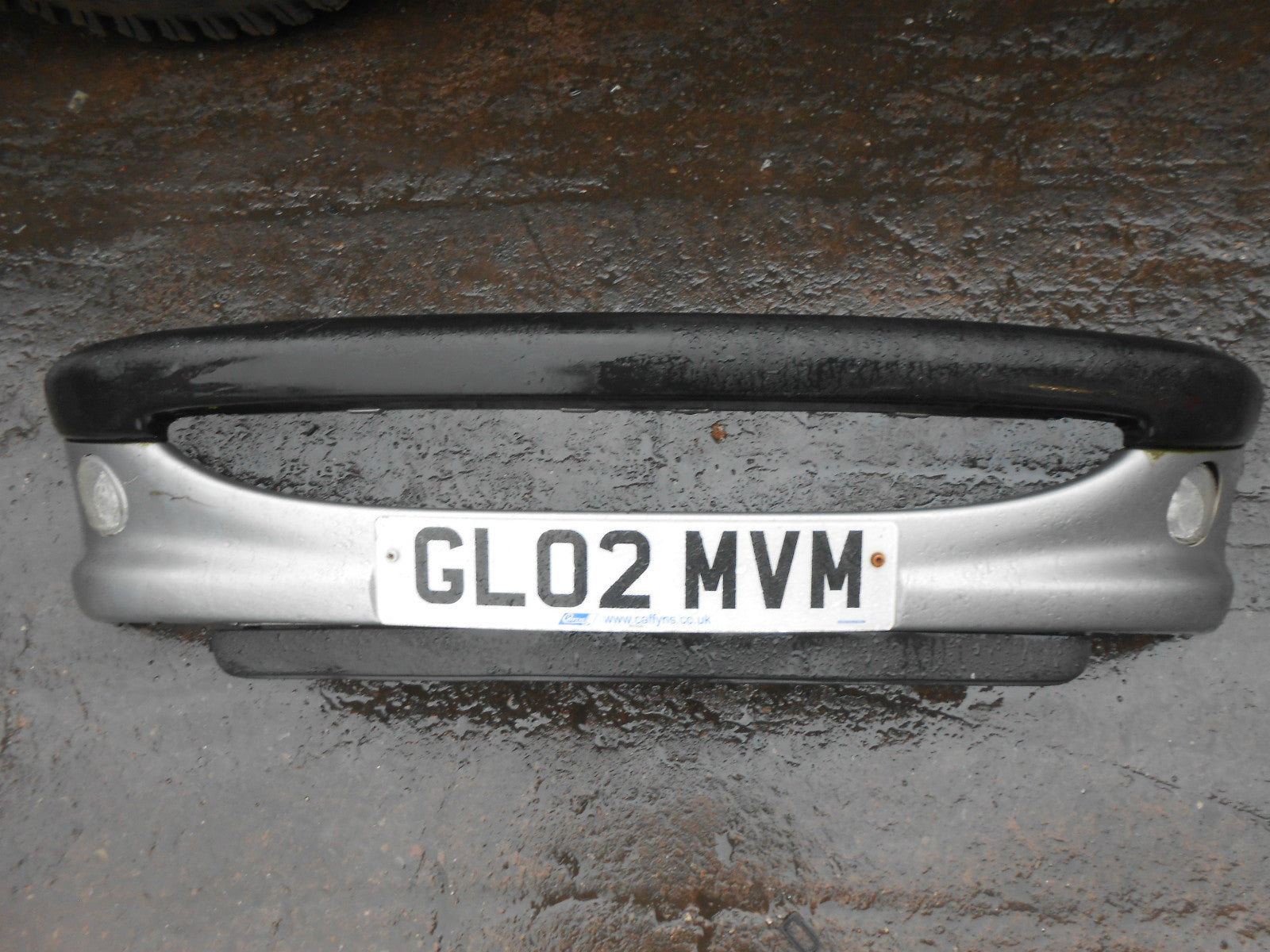 PEUGEOT 206 2002 PRE FACELIFT FRONT PLASTIC BUMPER FOG SPOT LIGHTS SILVER