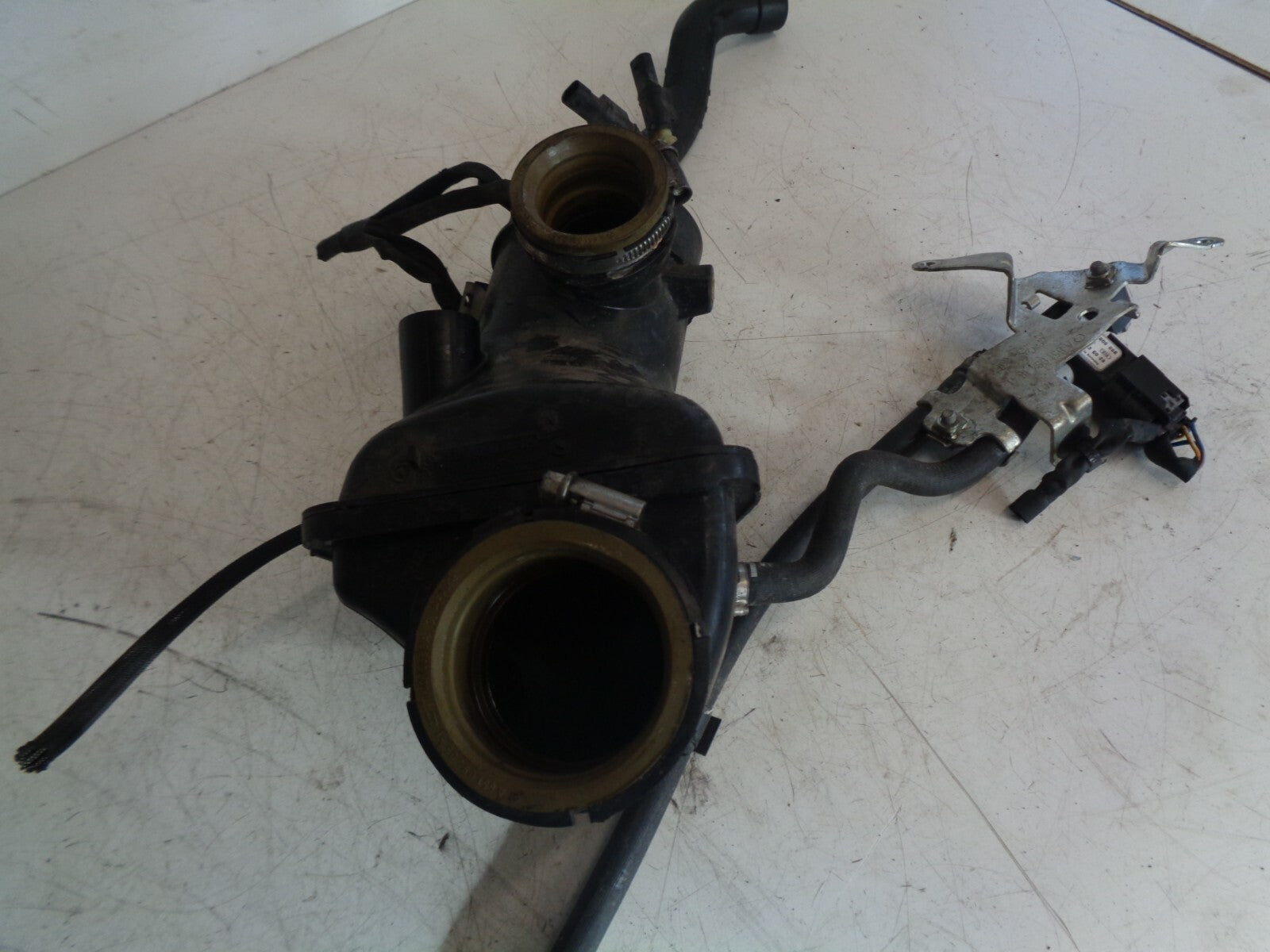 MERCEDES BENZ 2018 2.1 DIESEL  AIR INTAKE PIPE TURBO INTERCOOLER A6510900609