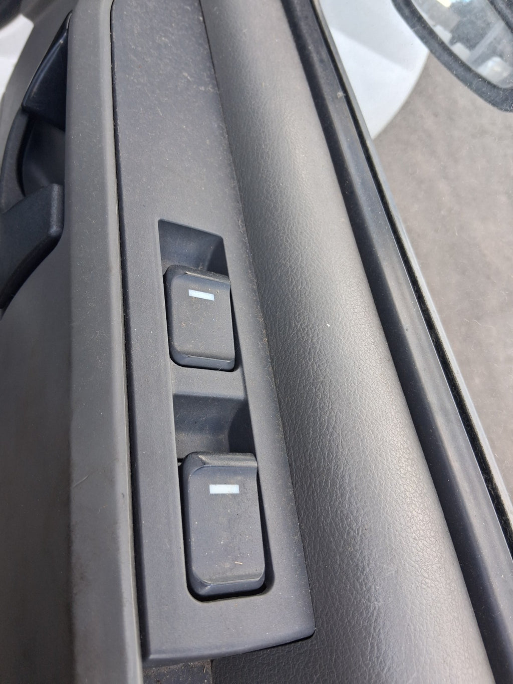 2020 SAIC LDV V80 OSF DRIVER SIDE FRONT RIGHT WINDOW CONTROL SWITCH