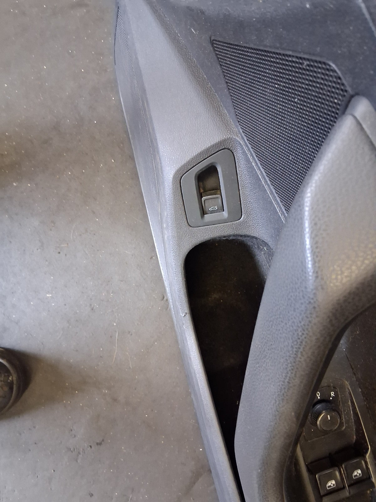 2019 VW VOLKSWAGEN PASSAT B8 OSF DRIVER SIDE FRONT RIGHT DOOR CARD