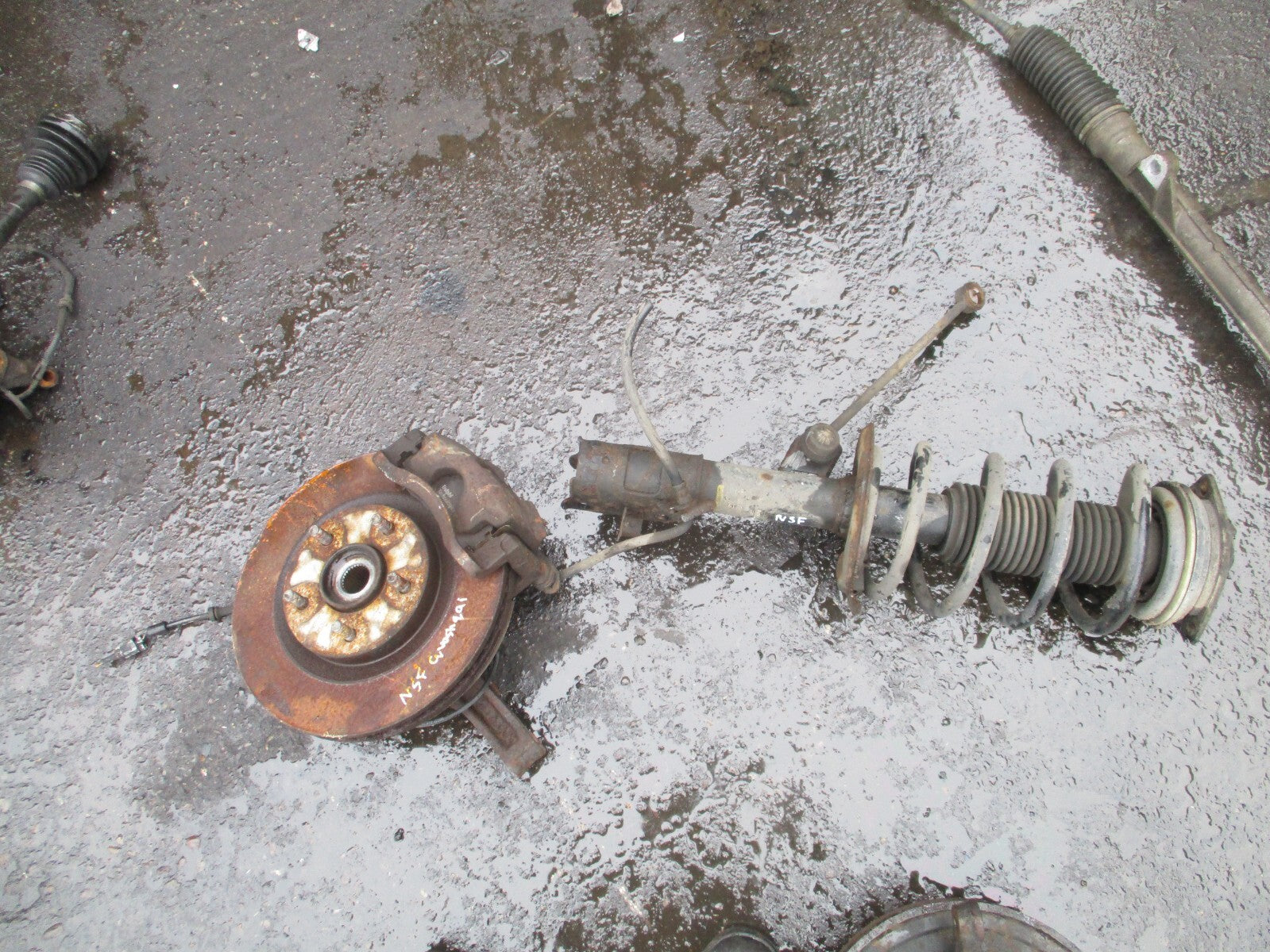 NISSAN QASHQAI J10 2011 1.5 DIESEL NSF PASSENGER FRONT HUB & SHOCK ABSORBER