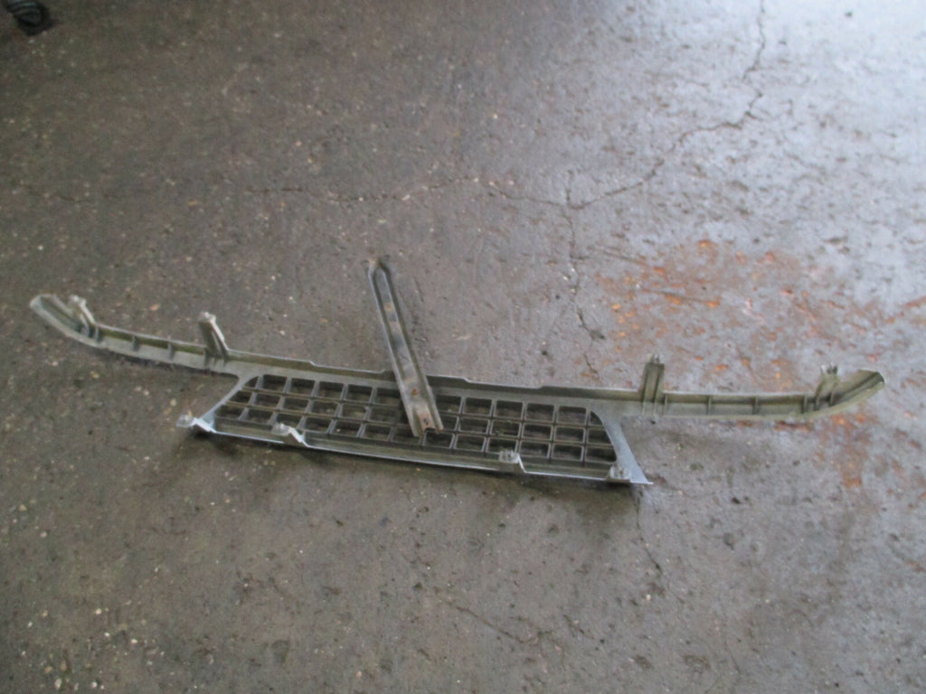 1995 VAUXHALL FRONTERA WHITE FRONT GRILL GRILLE BUMPER