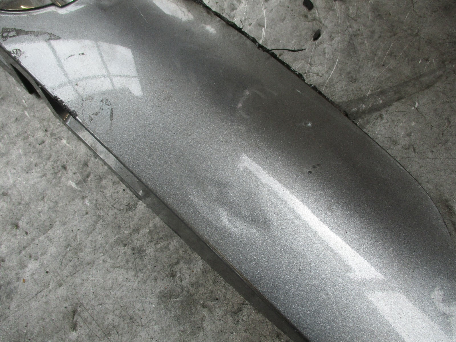 NISSAN QASHQAI J11 (MK2) REAR LICENSE PLATE LIGHT PANEL GREY (DAMAGED)