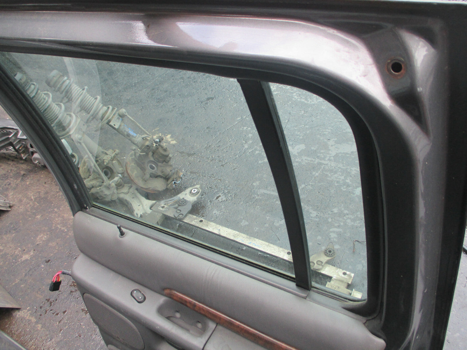 FORD EXPLORER 2000 OSR DRIVER SIDE REAR COMPLETE DOOR PLATINUM METALLIC