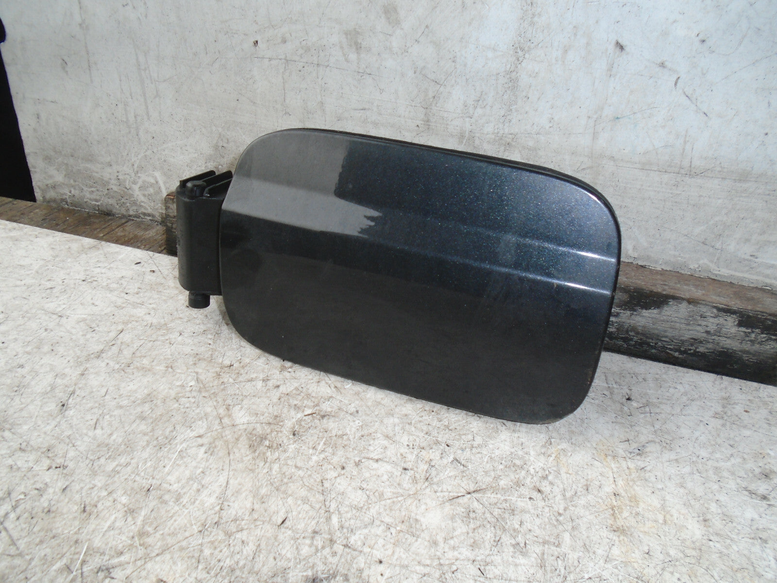 MERCEDES BENZ C CLASS W204 FUEL FILLER FLAP & COVER A2047500103