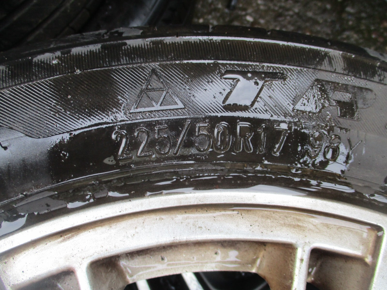 FORD MONDEO MK4 2010 17 INCH ALLOY WHEEL WITH TYRE 225/50R17