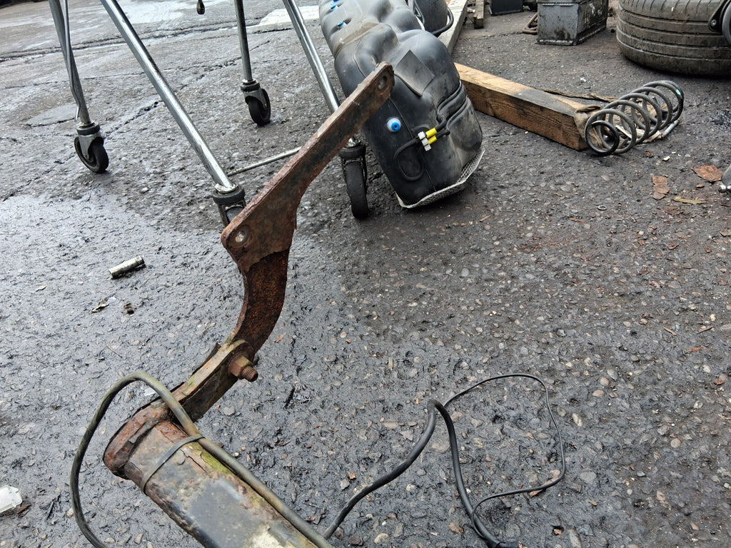 RENAULT CAPTUR 2018 REAR METAL TOW BAR WITH ELECTRICS PLUG