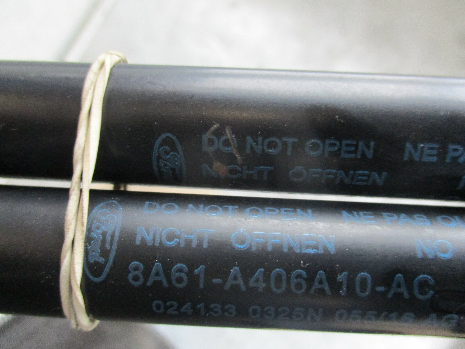 FORD FIESTA MK7 TAILGATE STRUTS PAIR BLACK 8A61A406A10AC