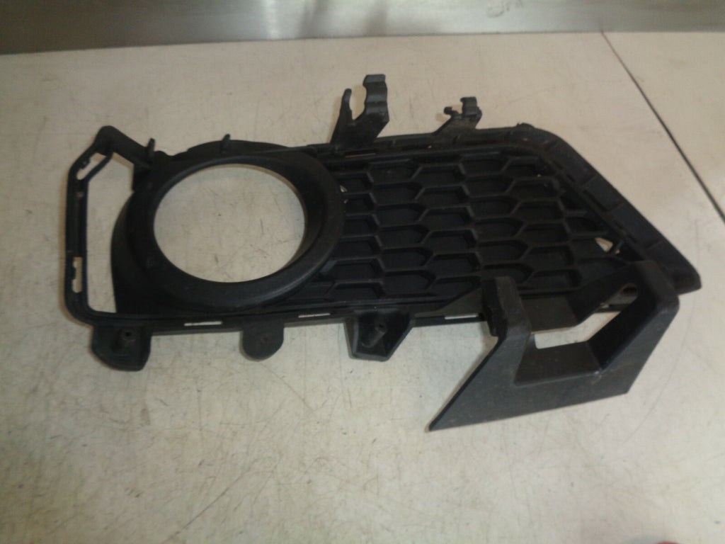 BMW 3 SERIES 2017 OSF F30 DRIVER SIDE FRONT LOWER FOG LIGHT GRILL