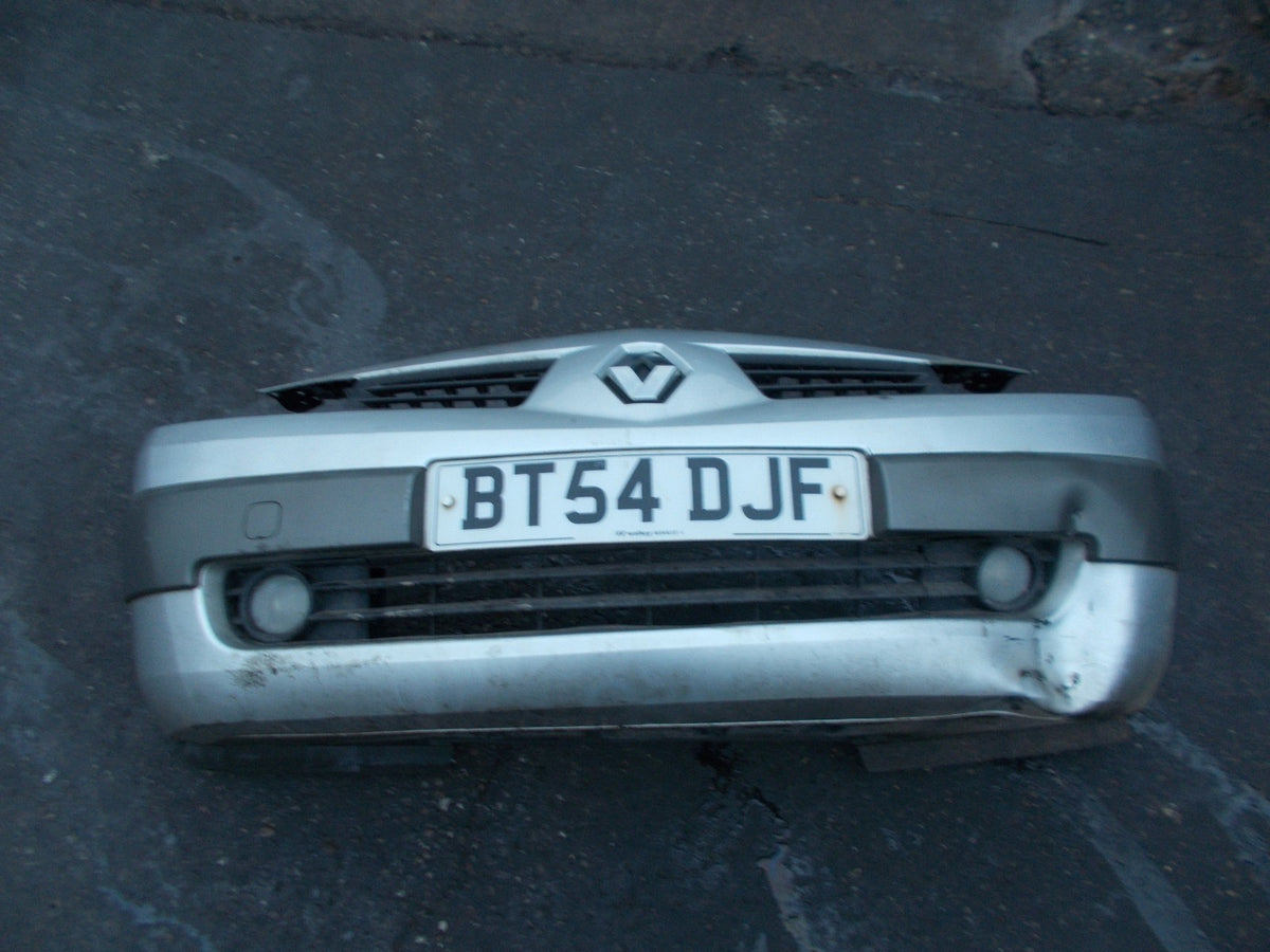 RENAULT MEGANE 2004 FRONT BUMPER LIGHT BEIGE/ SILVER 8200142000