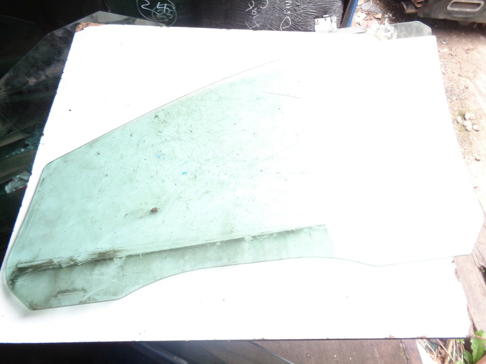 FORD FOCUS MK1 OSF DRIVER SIDE FRONT WINDOW GLASS