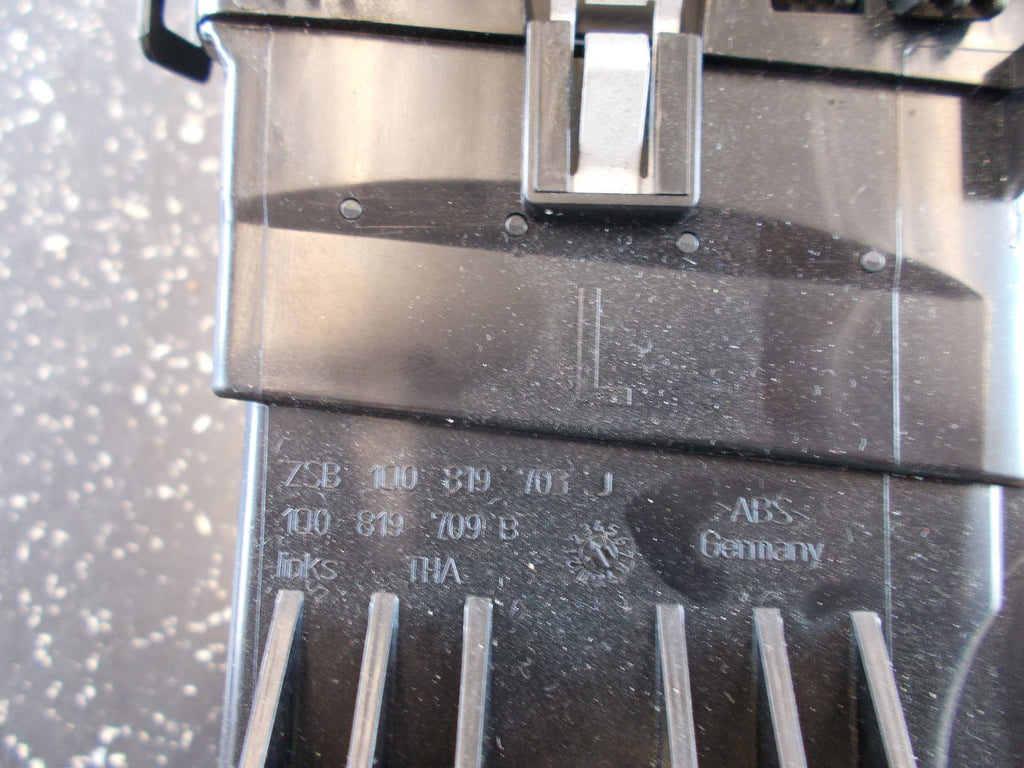 2006 VW NS DASHBOARD AIR VENT 1Q0819703