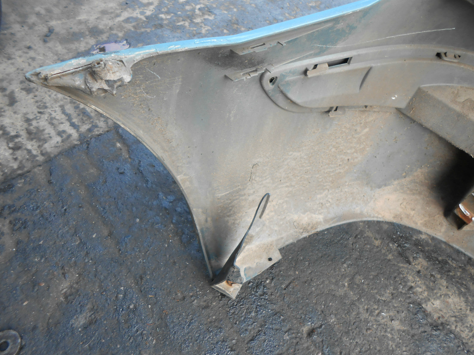 MAZDA PREMACY 1999 COMPLETE REAR BUMPER GREEN