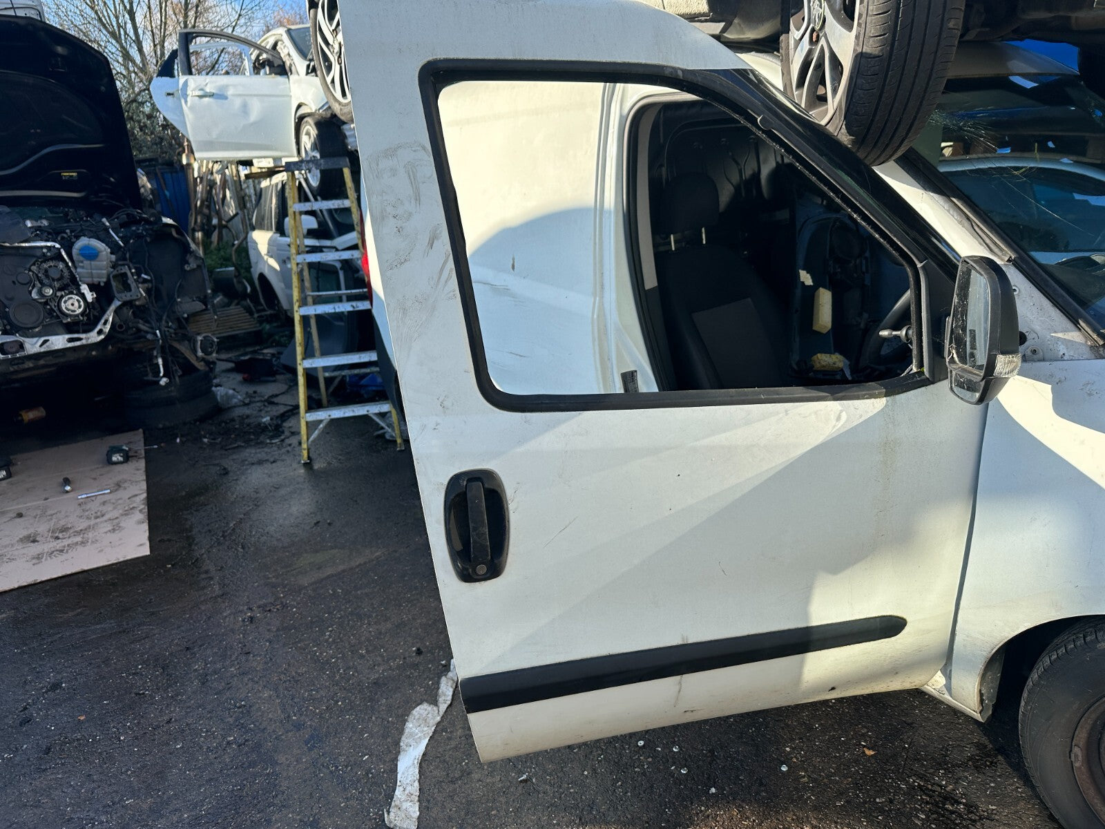 2014 FIAT DOBLO MK2 VAUXHALL COMBO D OSF DRIVER SIDE FRONT DOOR BARE WHITE