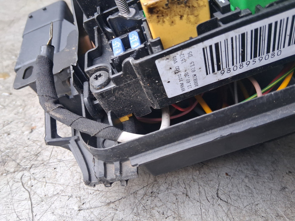 2021 VAUXHALL VIVARO FUSE BOX RELAY 9808959080