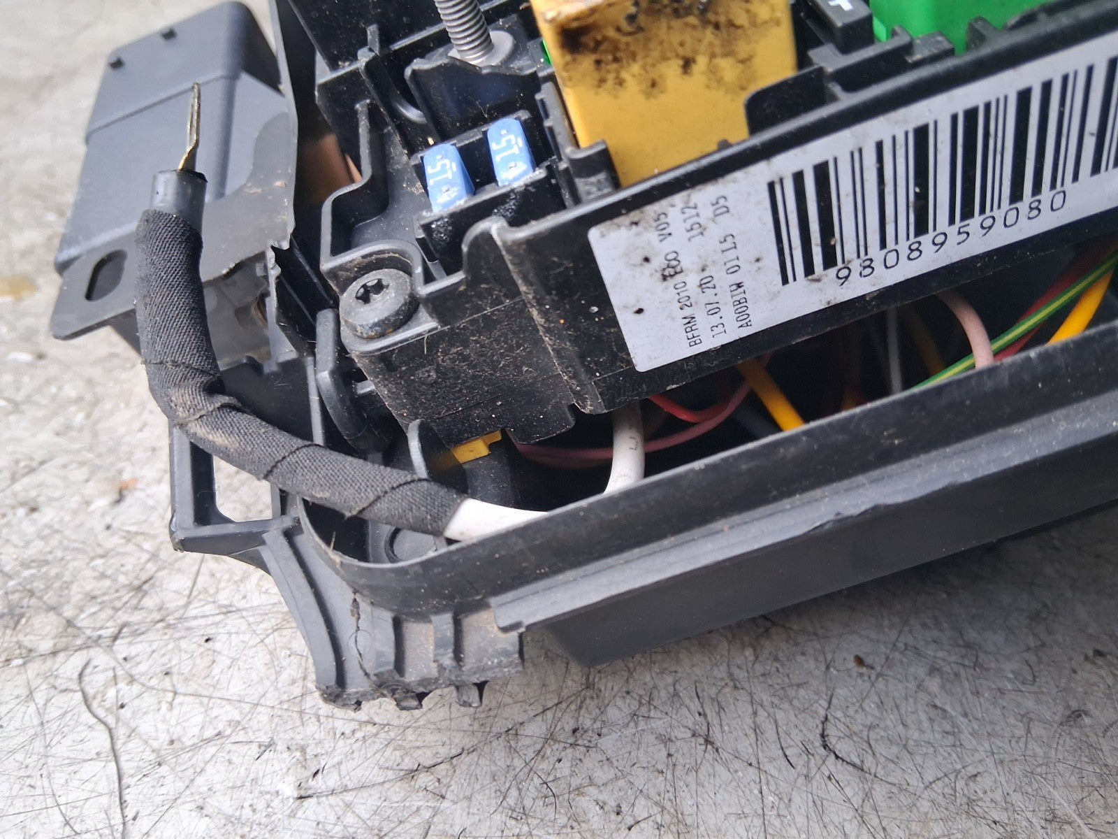 2021 VAUXHALL VIVARO FUSE BOX RELAY 9808959080