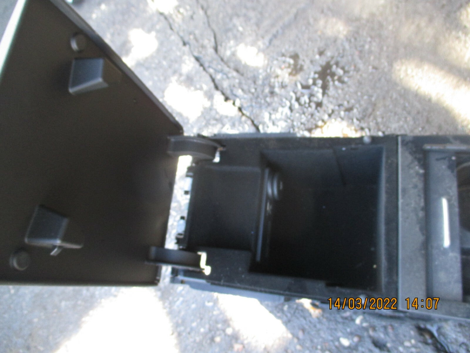 JAGUAR XE 2019 BARE CENTRE CONSOLE AND LEATHER ARM REST ASSEMBLY