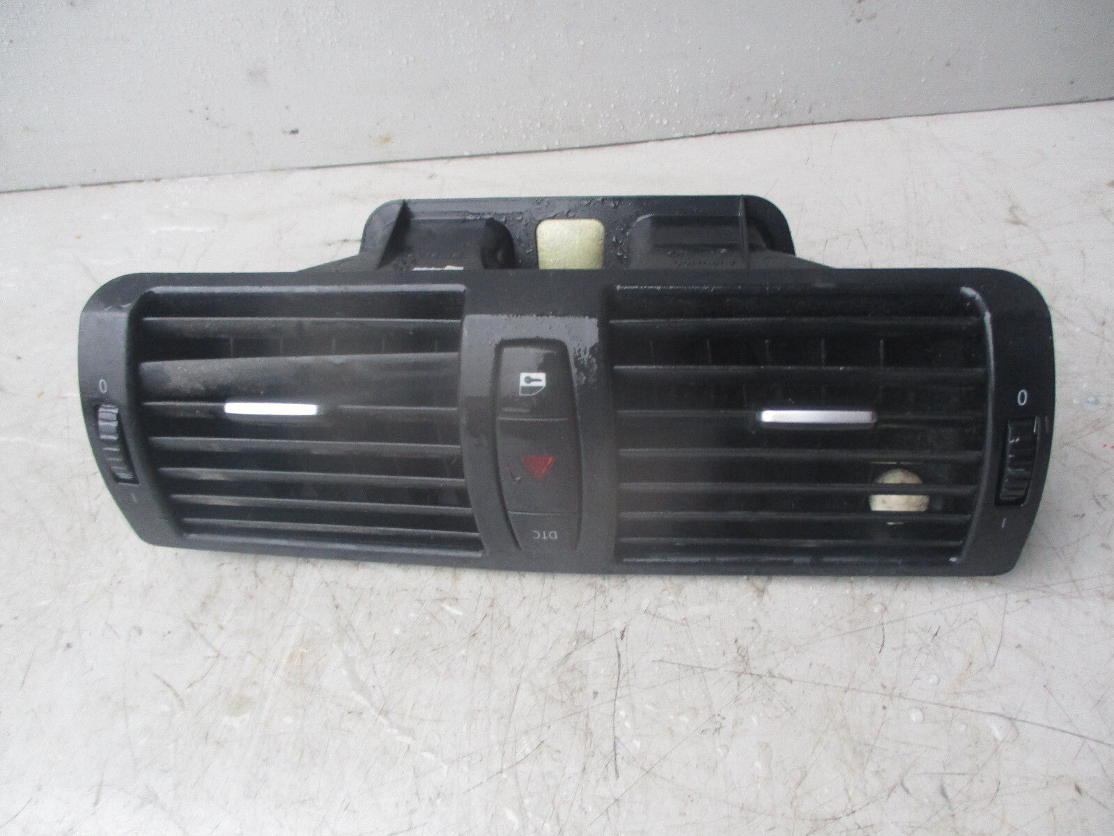 BMW 1 SERIES 2010 E87 DASHBOARD VENT & HAZARD SWITCH 705918913