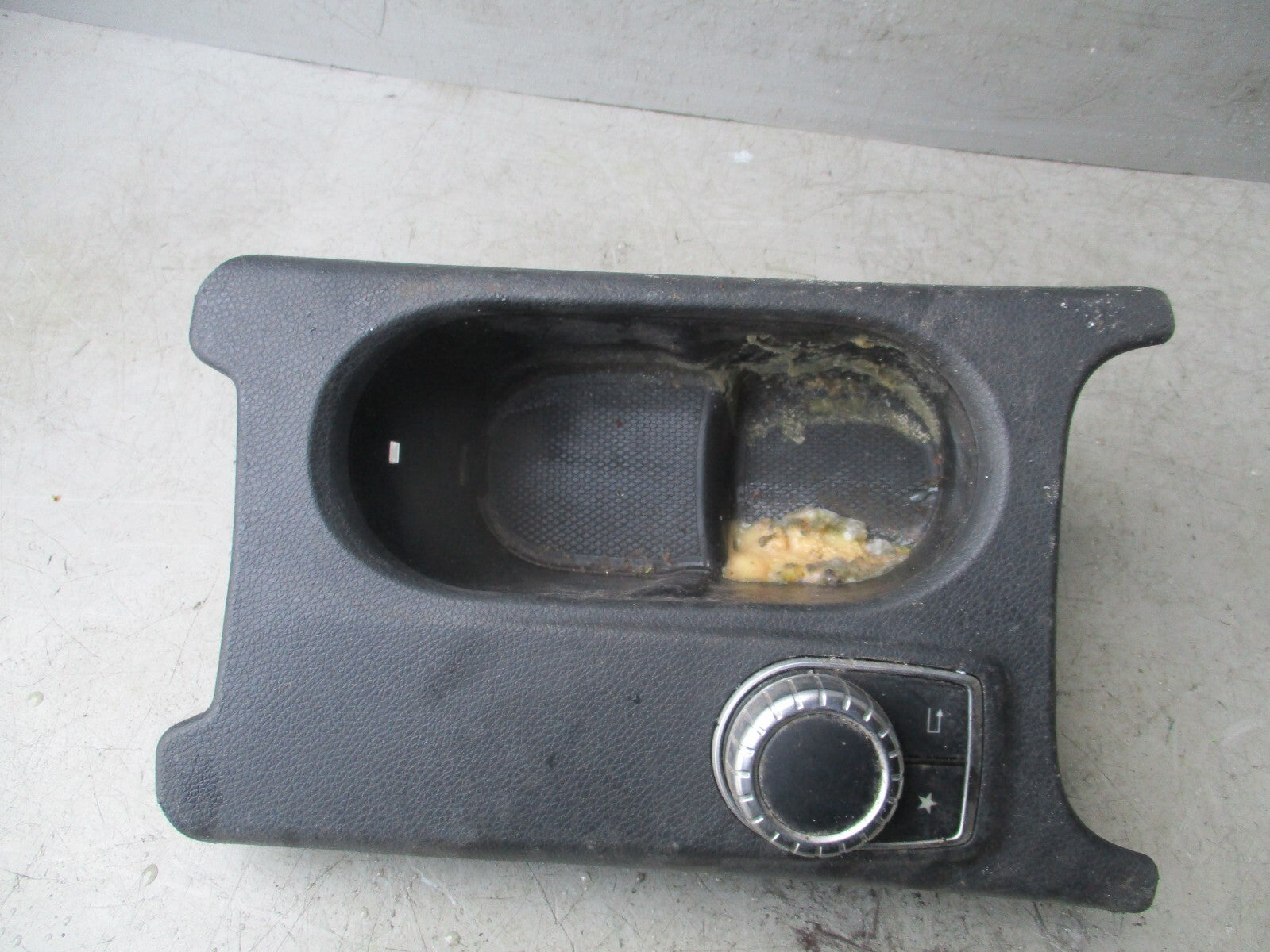 2018 MERCEDES A CLASS FRONT CENTER ASHTRAY STORAGE COMPARTMENT A1766804400