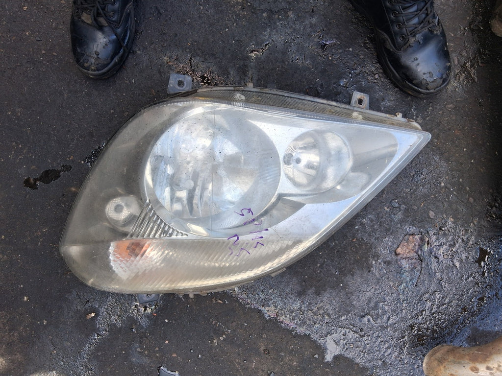 2016 MERCEDES SPRINTER W906 NSF PASSENGER SIDE FRONT LEFT HEADLIGHT A9068200361