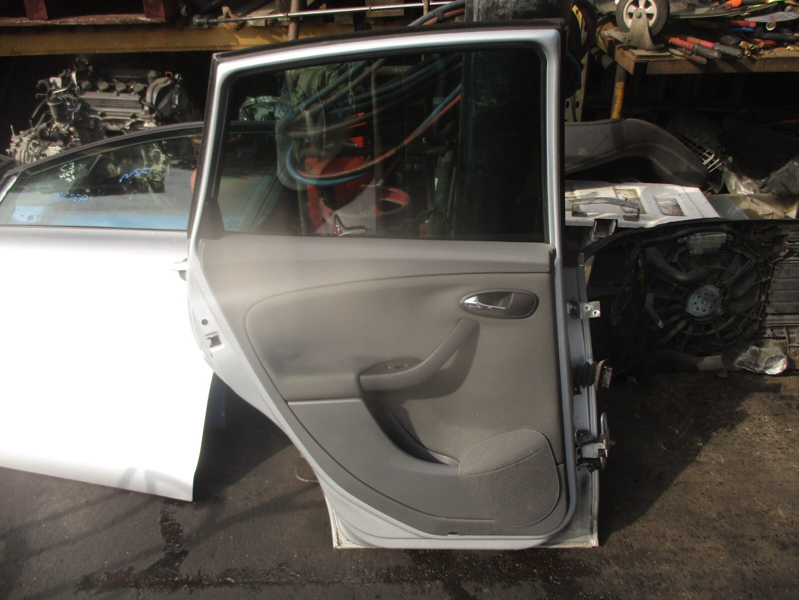2004 SEAT ALTEA MK1 NSR PASSENGER SIDE REAR DOOR COMPLETE GREY