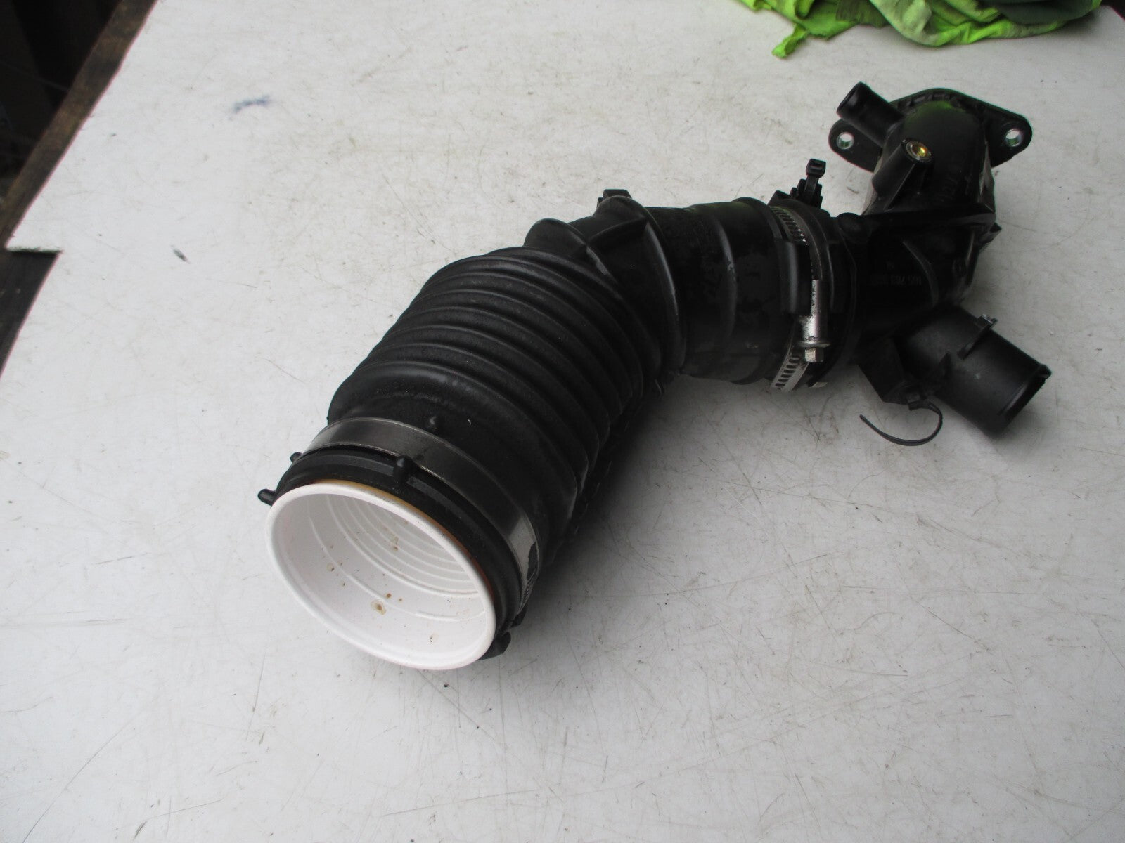 RENAULT CLIO MK4 2015 1.5 DIESEL EGR TURBO DUCT PLASTIC HOSE PIPE 165763328R
