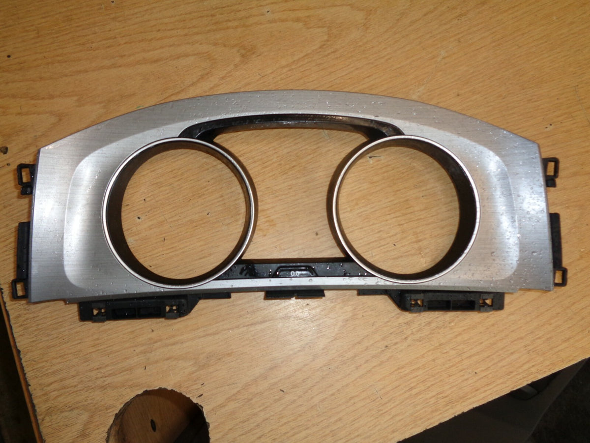 VW VOLKSWAGEN GOLF MK7 2015 SPEEDO SURROUND TRIM 5G0857059