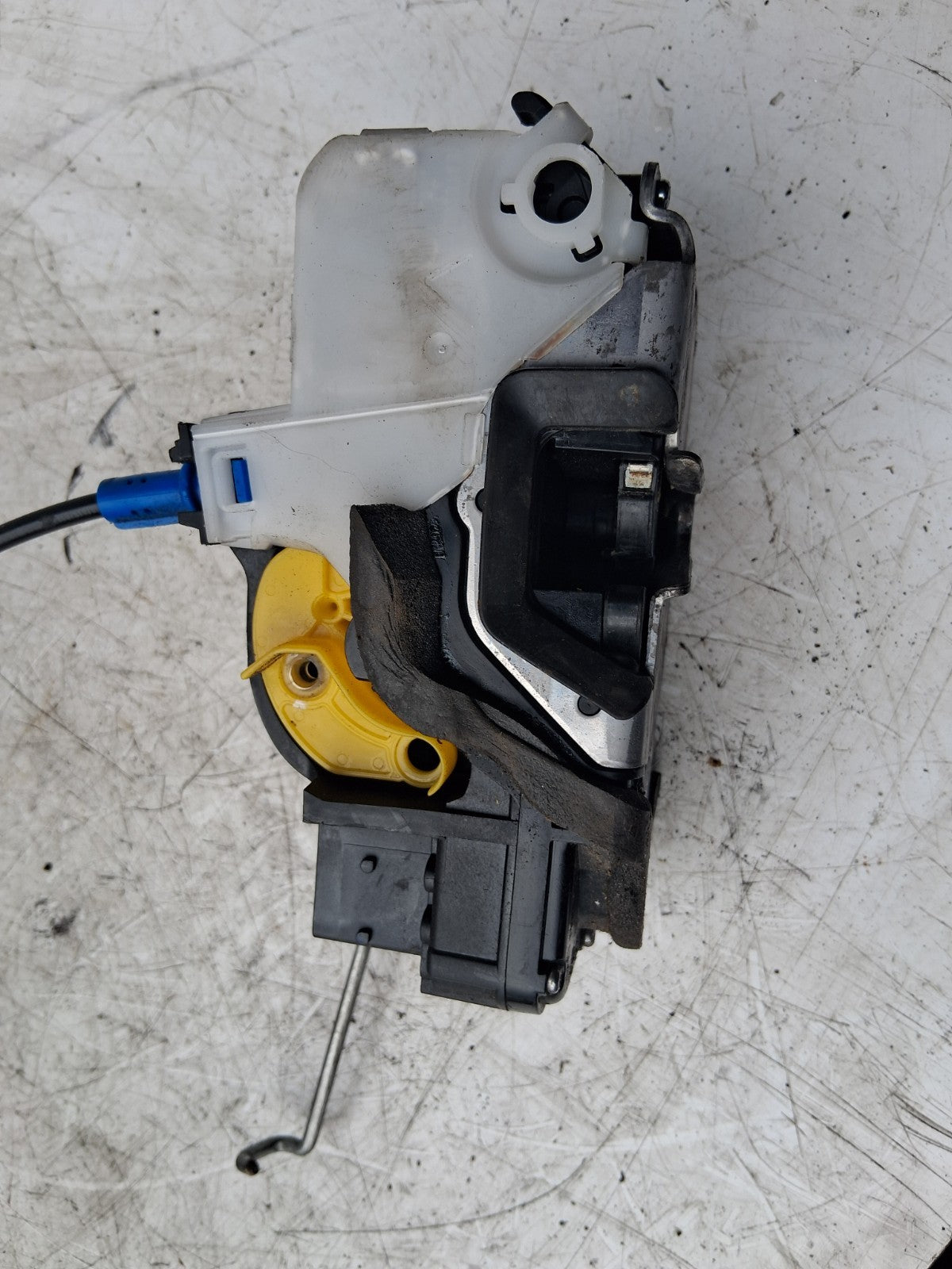 2013 VAUXHALL ASTRA J NSF PASSENGER SIDE FRONT LEFT DOOR LOCK MECHANISM 3023881