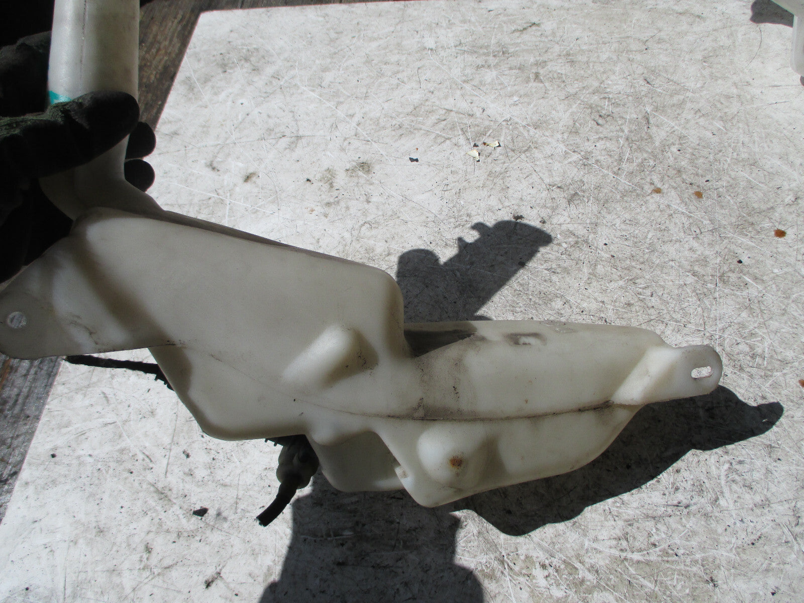 ZAFIRA A 2003 WINDSCREEN WASHER BOTTLE TANK BOTTLE WITH WATER PUMP MOTOR