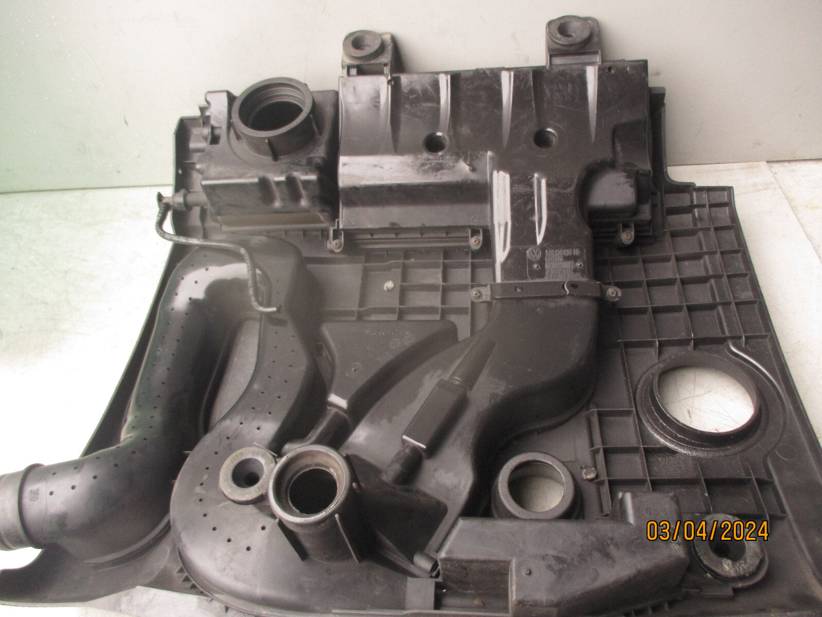 2005 VOLKSWAGEN GOLF MK5 AIR FILTER HOUSING BOX & ENGINE COVER 03C129607N
