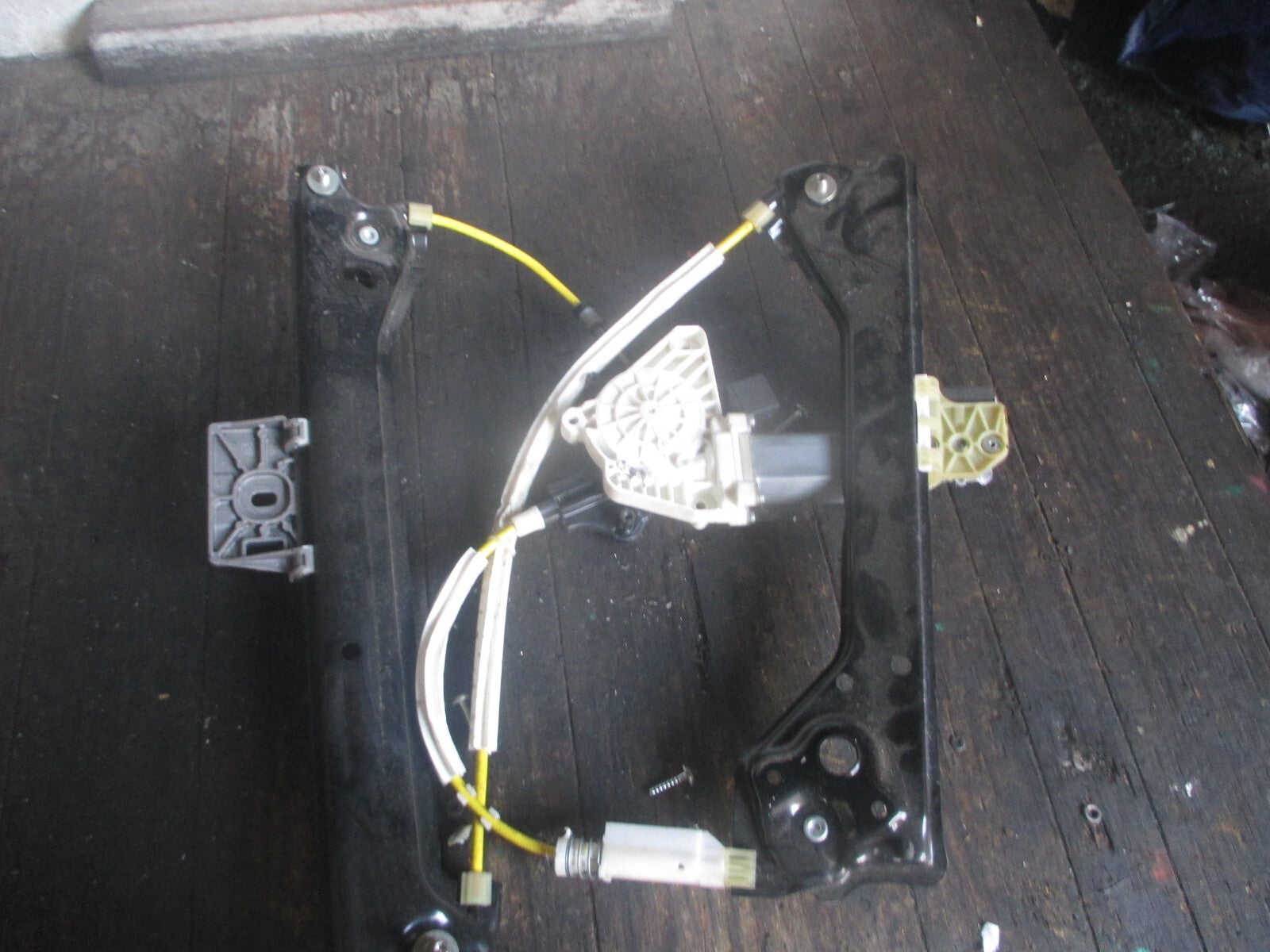 MERCEDES CLA W117 NSF PASSENGER SIDE FRONT WINDOW REGULATOR & MOTOR A61041113