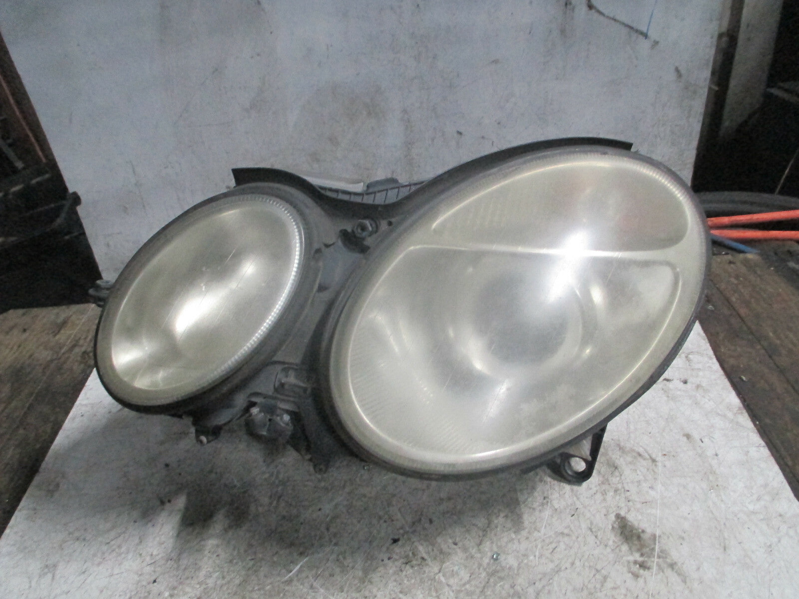 MERCEDES BENZ E CLASS W211 2004 FRONT PASSENGER SIDE HEADLIGHT HEADLAMP