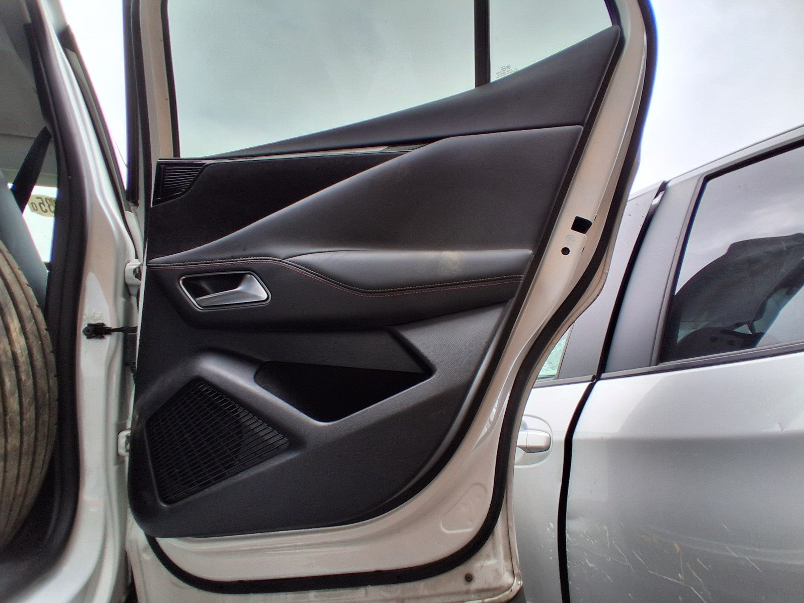2023 DS DS 4 CROSSOVER OSR DRIVER SIDE REAR DOOR CARD PANEL