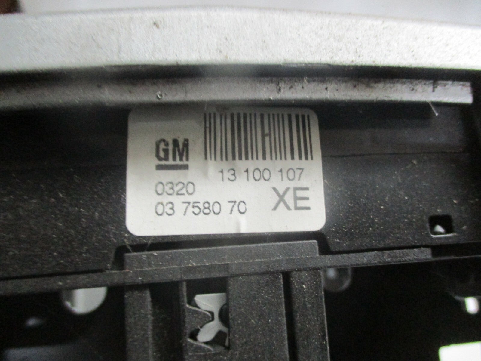 VAUXHALL ZAFIRA B MK2 2007 STEREO HEAD UNIT SURROUND TRIM AIR VENTS 13100107