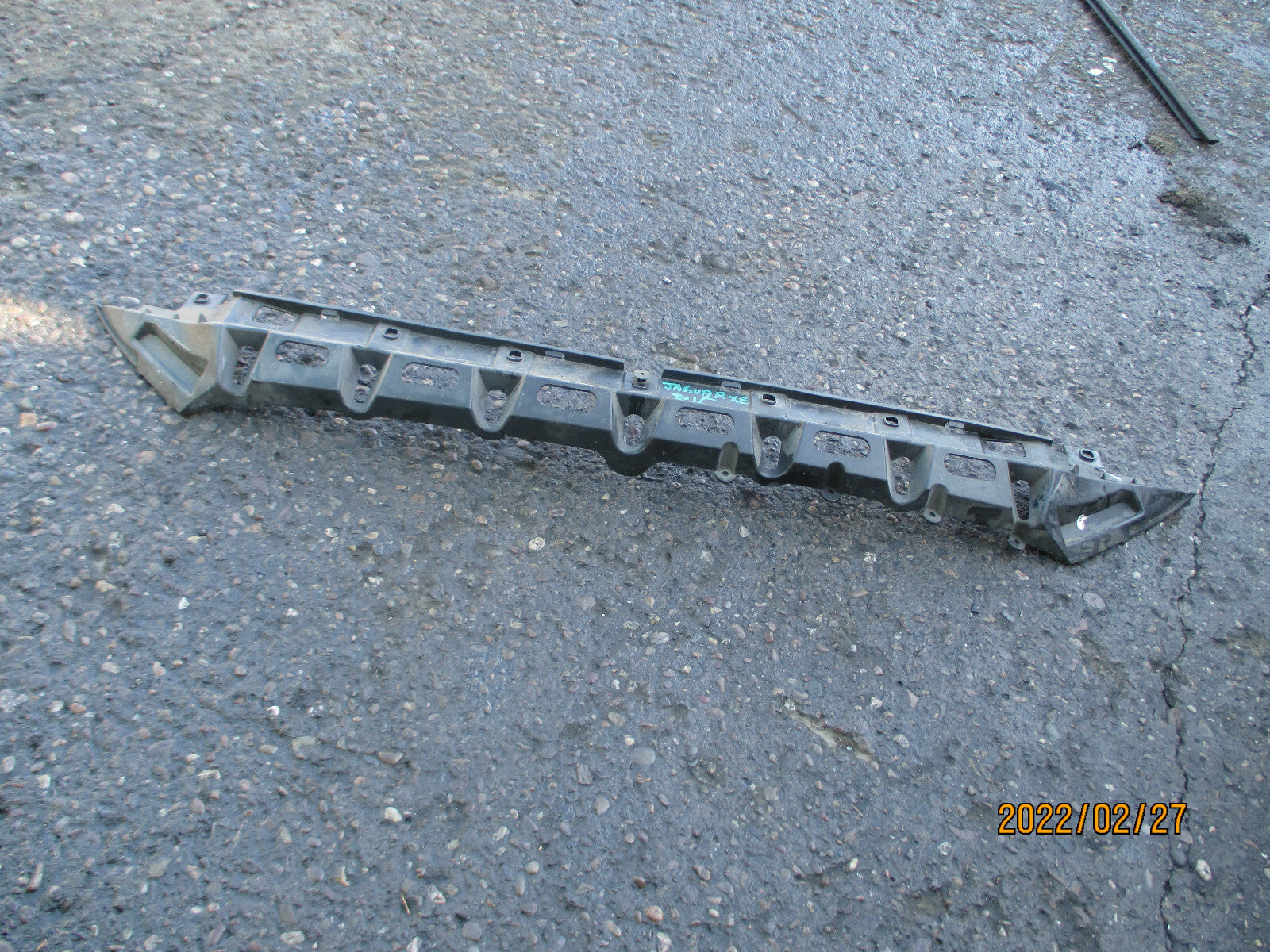 2015 JAGUAR XE 2.0 DIESEL FRONT BUMPER UPPER GRILL TRIM GX7317640AB