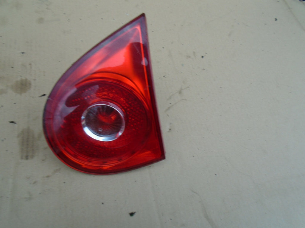 VW VOLKSWAGEN GOLF MK5 2005 OSR DRIVER SIDE REAR INNER BRAKE LIGHT 285002
