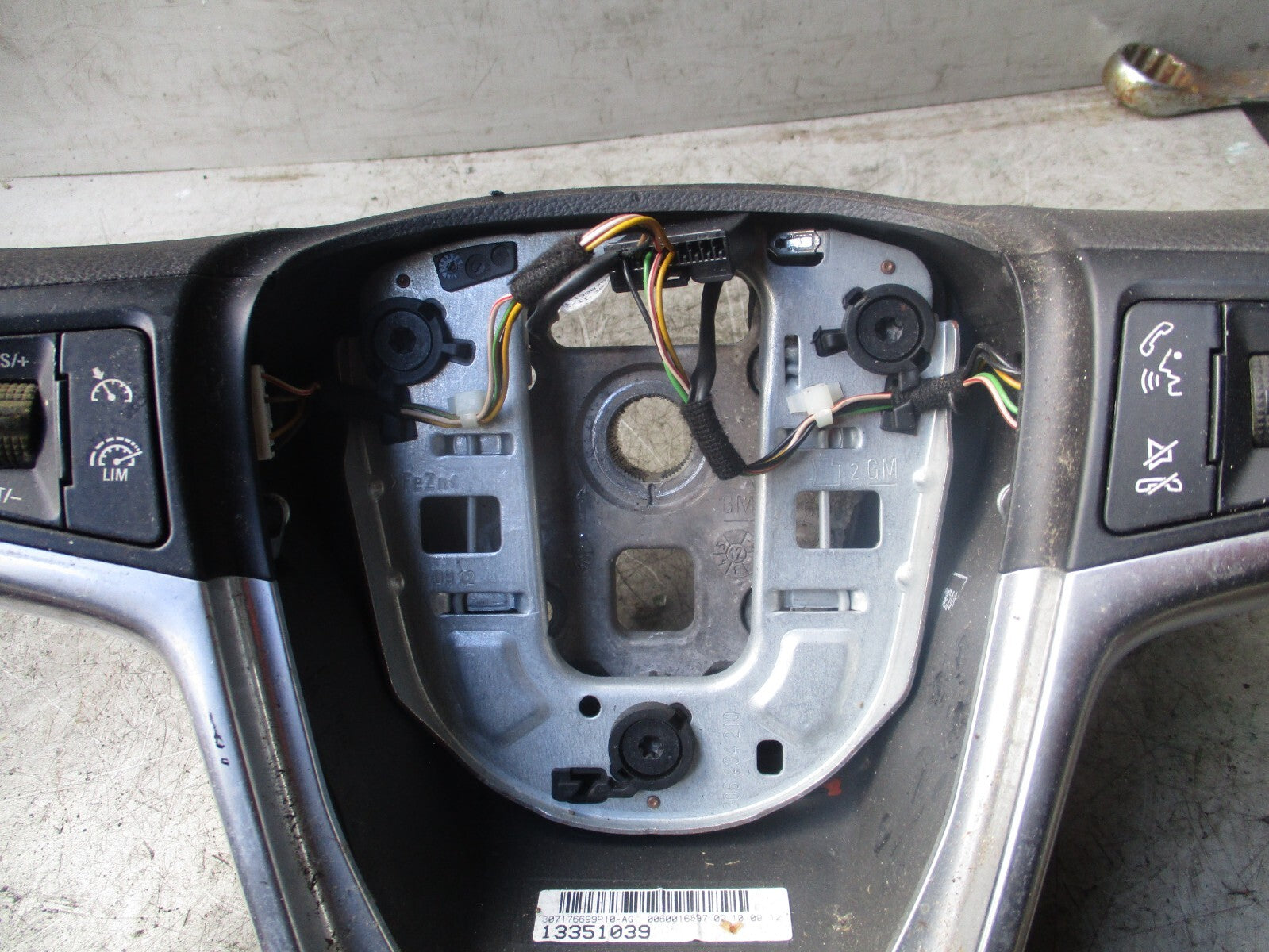 2015 VAUXHALL ASTRA J MULTI-FUNCTION STEERING WHEEL 13351039