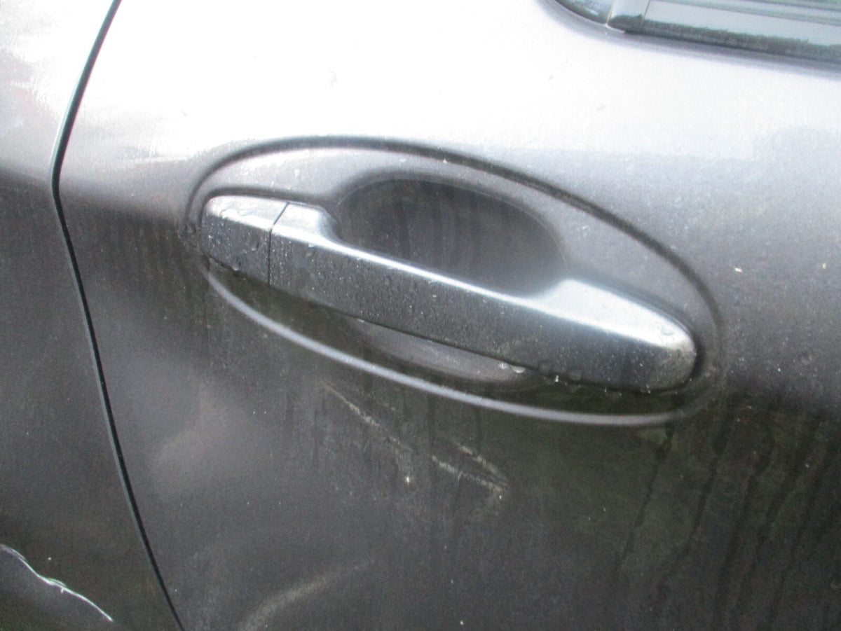 TOYOTA YARIS MK3 2018 OSR DRIVER REAR EXTERIOR DOOR HANDLE MAGNETIC GREY MET 1G3