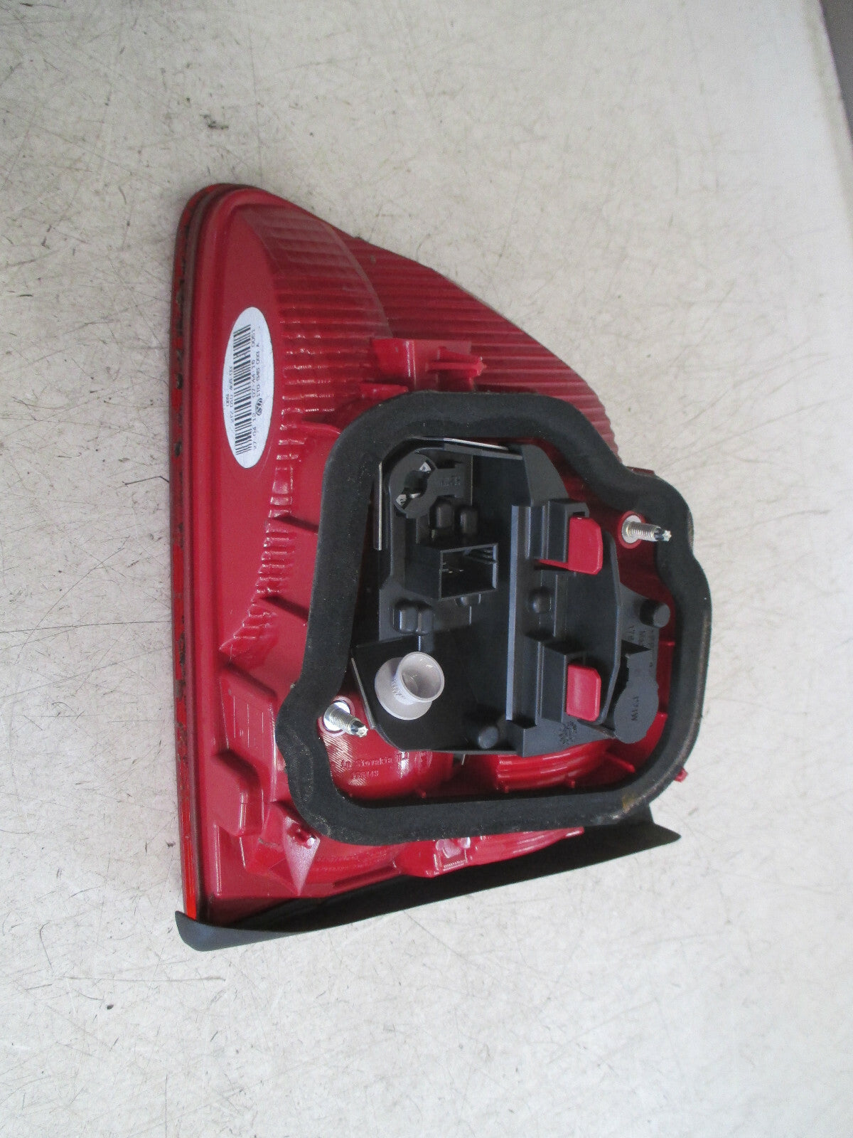 VW TOURAN 2010 - 14 NSR PASSENGER SIDE REAR INNER BOOT LIGHT LAMP LEFT TAILGATE