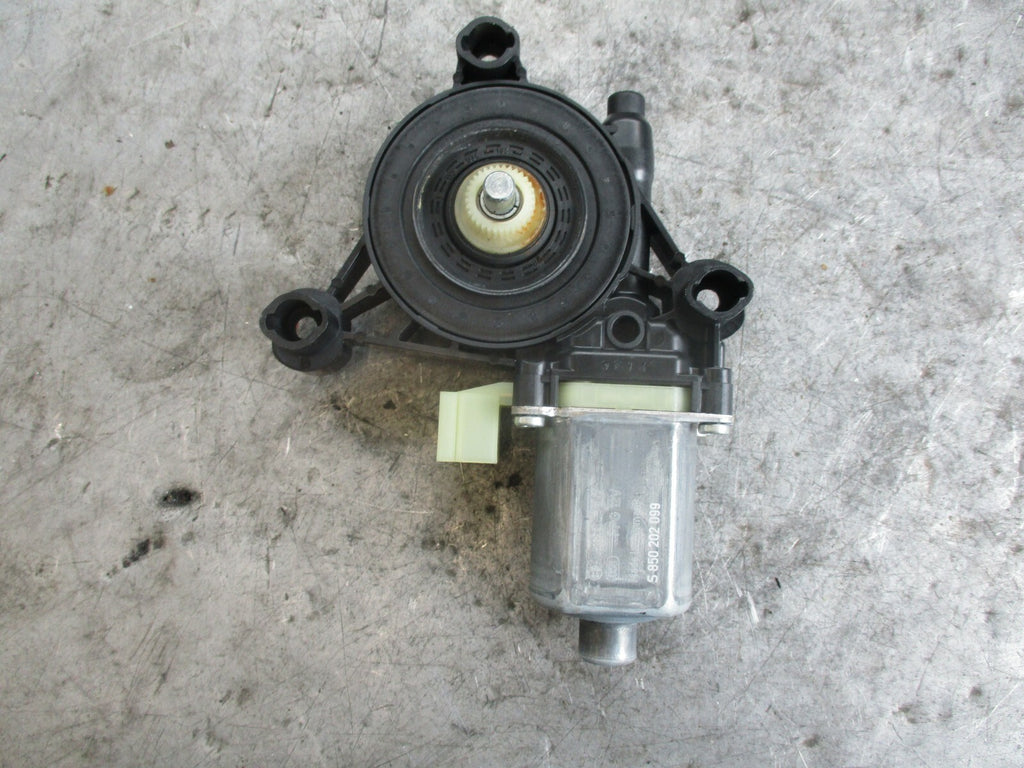 AUDI A3 8V (MK3) NSF PASSENGER SIDE FRONT WINDOW MOTOR 5Q0959801B